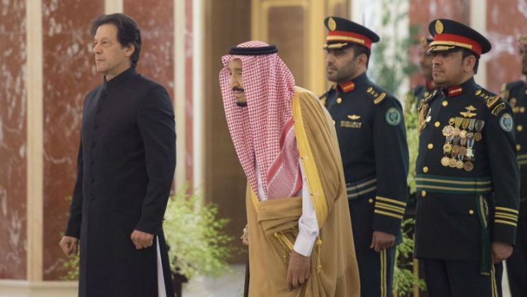 Watch: Imran Khan speaks to the Saudi King and walks away casually before the interpreter can translate it for King Salman