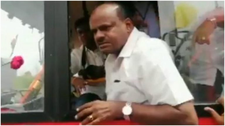 “You voted for Narendra Modi and want me to get your works done”, Karnataka CM HD Kumaraswamy shouts at protesters