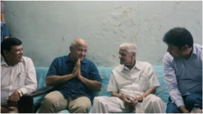Deputy CM Sisodia presenting cheques to parents of late Dhruv Tyagi