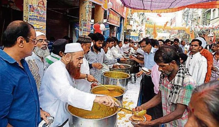 Hindu activists deny reports of Hauz Qazi Muslims ‘helping in installing idols’, say they were serving food to Hindus only for photo-ops