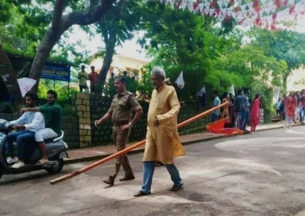 Kerala: Students protest as Government college Principal removes ABVP flag and leaves SFI flag intact to ‘avoid clashes’