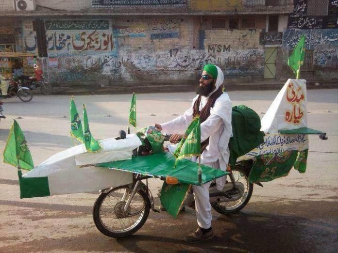 Pakistani Twitter users ask their government to close 'Indian airspace'