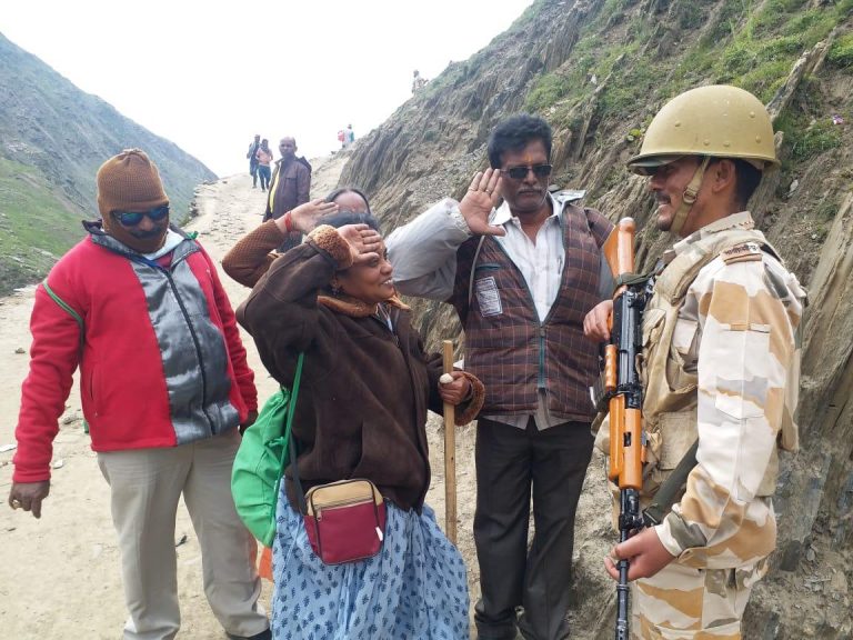 Watch: Amarnath Yatris chant “ITBP Zindabad” as soldiers form a human wall to shield pilgrims from shooting stones