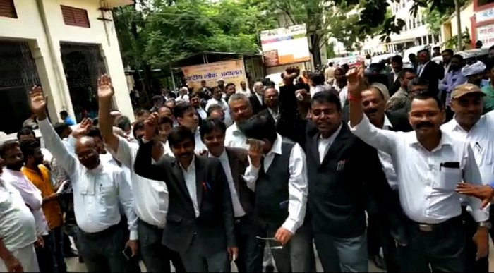 Ranchi Bar Association boycotts the judge who had ordered Ranchi girl to distribute Quran as bail condition