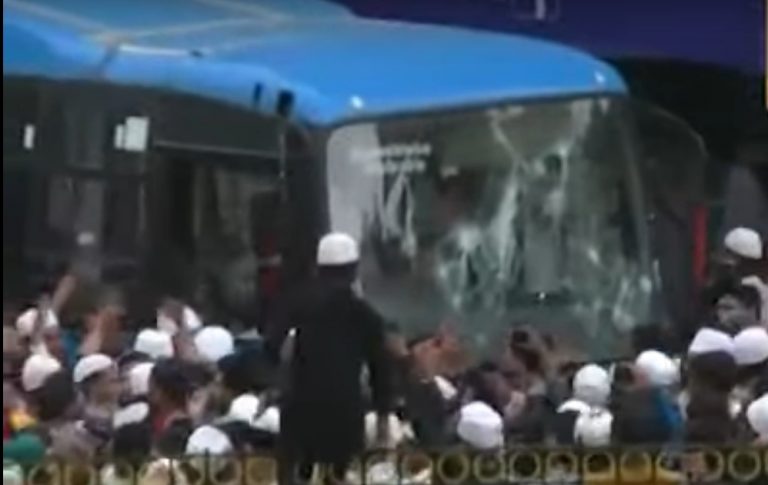 Surat: Muslim protest against ‘mob lynching’ turns violent, mob attacks police, damage vehicles