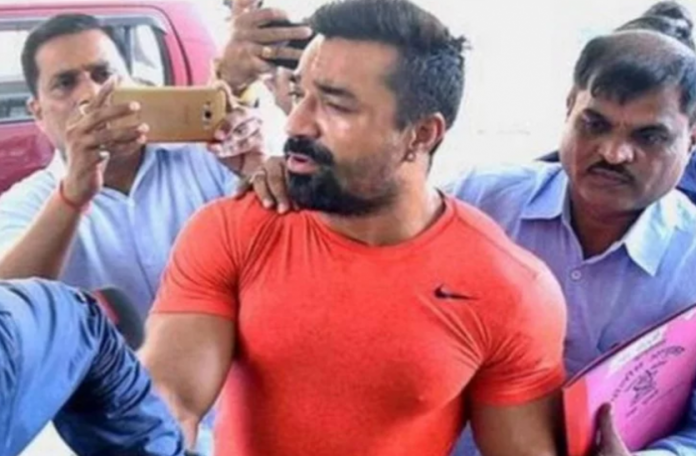 Waris Pathan of AIMIM losses Byculla by over 19,000 votes to Shiv Sena, his supporters blame actor Ajaz Khan who had got just over 2100 votes