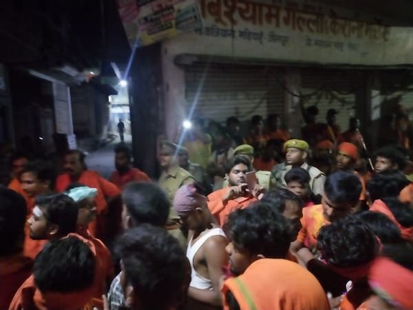 Communal tension in Jaunpur as two Kanwariyas beaten up by Arif and Riyaz for chanting ‘Bol Bom’