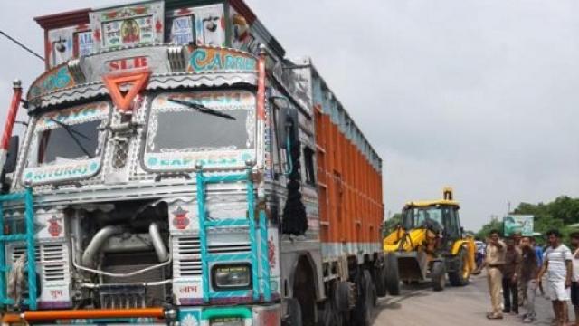 Samajwadi Party leader owns the truck that hit Unnao rape victim’s car, denies any conspiracy; UP govt recommends CBI probe