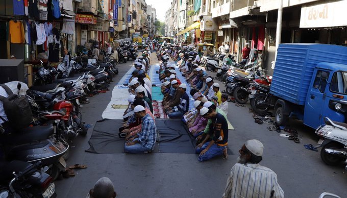 Yogi Adityanath government in Uttar Pradesh bans offering namaz on the roads across the state
