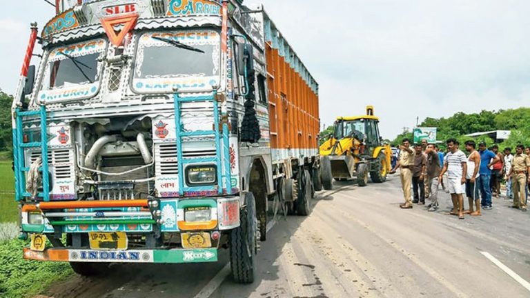 Unnao collision: Truck owner says number plate blackened due to unpaid EMIs, finance company says no instalment pending