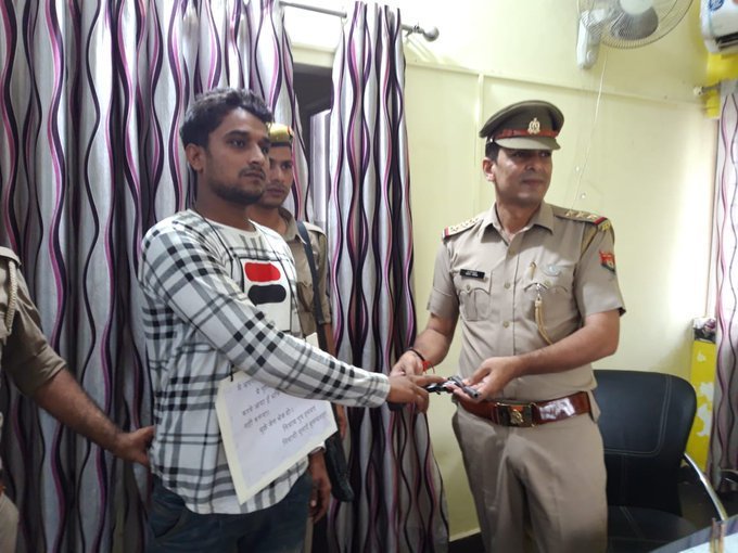 Uttar Pradesh: Criminal surrenders as he fears UP police might do an encounter, says wont repeat his crimes