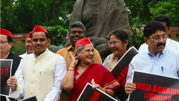Former SP leader Amar Singh calls out ‘old friend’ Jaya Bachchan for her ‘selective outrage’ after her laughing pics at Unnao protests go viral