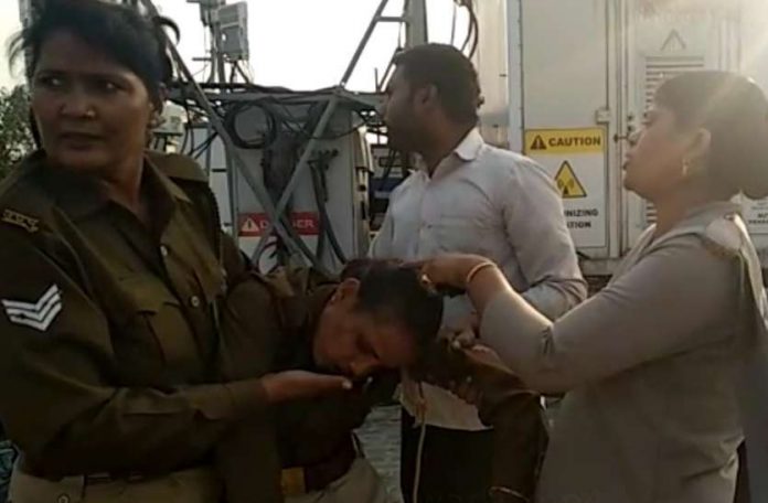 UP Police team beaten up by a mob of family members and relatives of two cattle smugglers named Aslam and Akram.