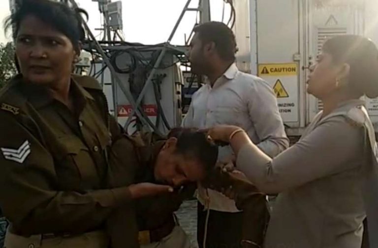 Meerut: Police team attacked by relatives of cattle smugglers Aslam and Akram, 8 injured, vehicle damaged