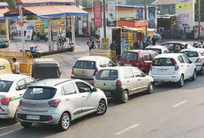 Fearing challans, Delhiites line up for PUC certificates, 14 lakh certificates issued in one month