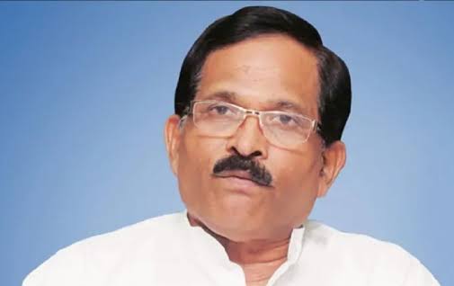 Watch: MoS Defence and Ayush Minister Shripad Naik sing and jump into the river for Ganesh visarjan