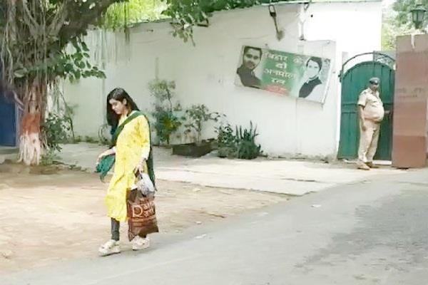 Tej Pratap Yadav accuses wife of defaming him by leaking stories to Media, says she wants to ‘scandalise the court’