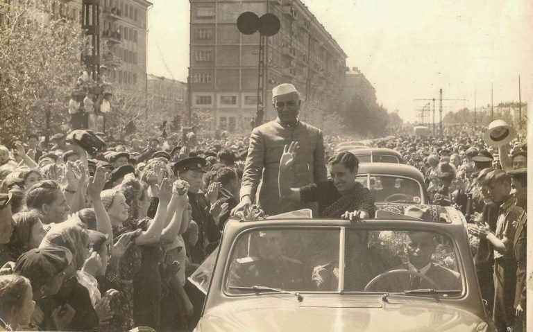 Shashi Tharoor presents photograph of Nehru in Soviet Russia as image from USA to downplay success of Howdy Modi