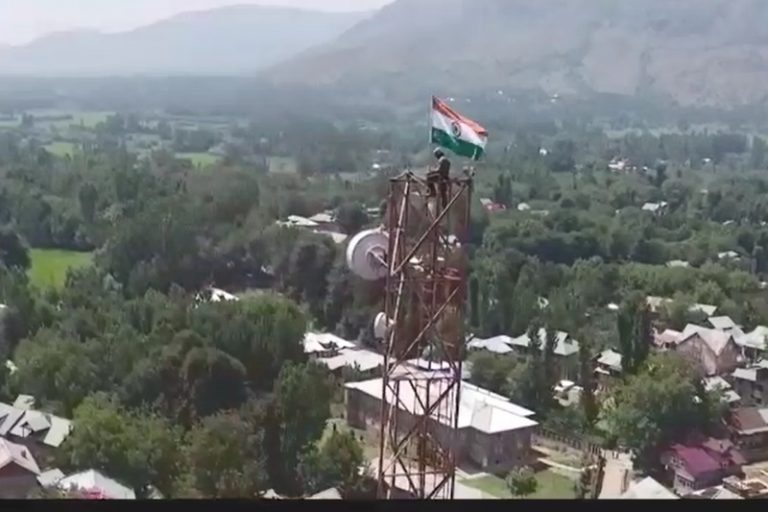 Jammu and Kashmir: 100% landline exchanges to be operationalised tonight, mobile phones to be restored gradually