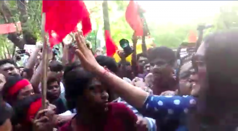 Fashion designer Agnimitra Paul who was accompanying Babul Supriyo heckled too, saree torn by pro-Naxal supporters in JU