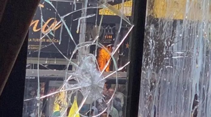 Violent British Pakistani protestors target the Indian High Commission building in London