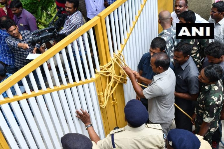 Andhra Pradesh: TDP chief Chandrababu Naidu tries to defy house arrest, police locks main gate of residence