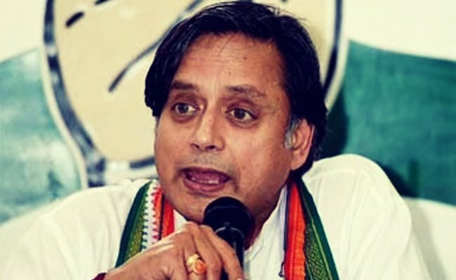 Shashi Tharoor begins Congress campaigning in Maharashtra by lying about Hindus and furthering the ‘dara hua Musalman’ narrative