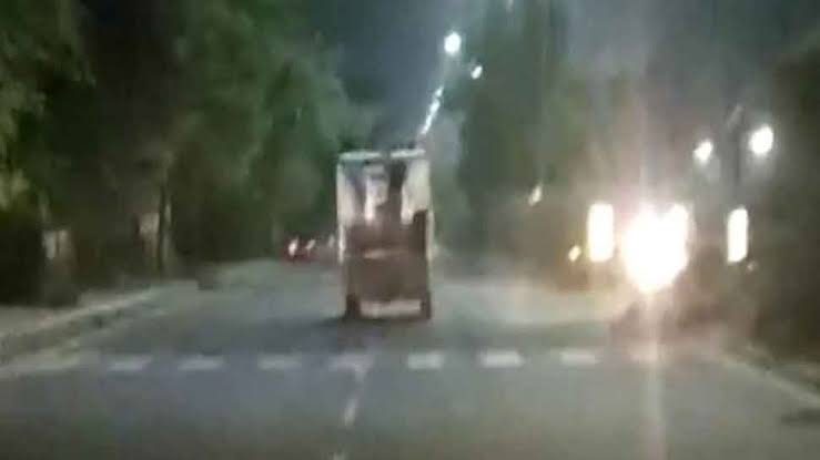 Gurugram: Cow smugglers shoot and injure a Gau Rakshak, break police barricades and escape