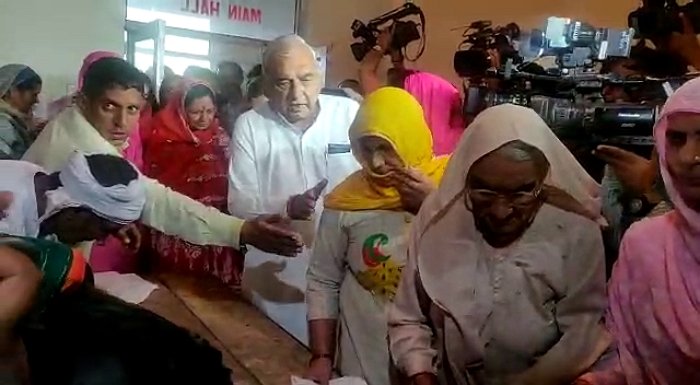 Watch: Congress leader Bhupinder Singh Hooda pushes women away to vote ahead of them