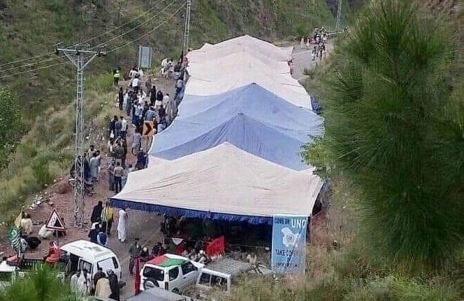 Pakistani leaders express solidarity with infiltrators who have gathered across LoC to cross over and march toward Srinagar