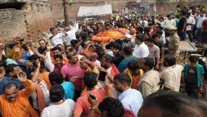 Kamlesh tiwari's funeral in Mahmudabad