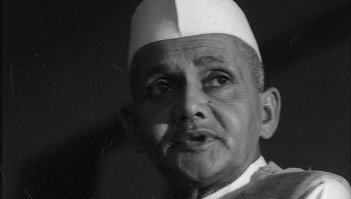 Film maker Vivek Agnihotri pays tributes to the second prime minister of India on his birth anniversary