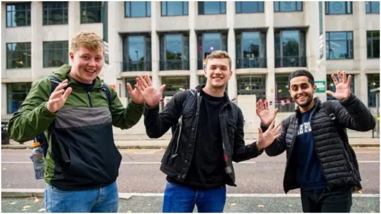 Oxford University Student’s Union bans clapping to prevent triggering anxiety, to be replaced by ‘Jazz Hands’ to be more ‘inclusive’