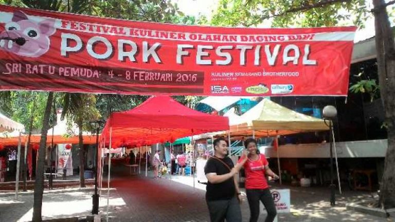 Christians in Indonesian province attempt to drive away Muslim tourists by having ‘pork festival’