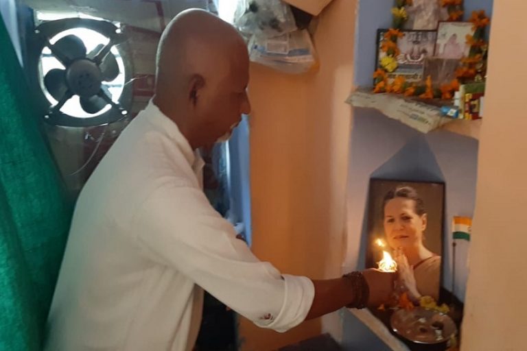 Madhya Pradesh Congress worker ‘worships’ Sonia Gandhi during Navratri, considers her a manifestation of ‘Devi’