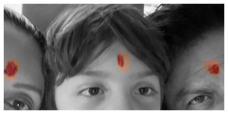 Shah Rukh Khan’s Diwali greeting invites the wrath of rabid Islamists, gets called a “False Muslim” for sporting a tilak