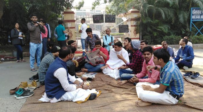 BHU protests: While administration pressurises students to withdraw protests and media runs fake news, the students persist