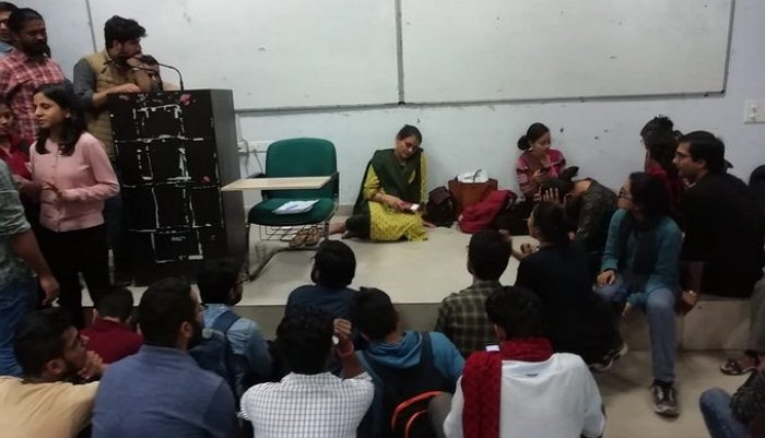 JNU faculty member Dr Vandana Mishra kept in illegal captivity by protesting ‘students’ inside classroom