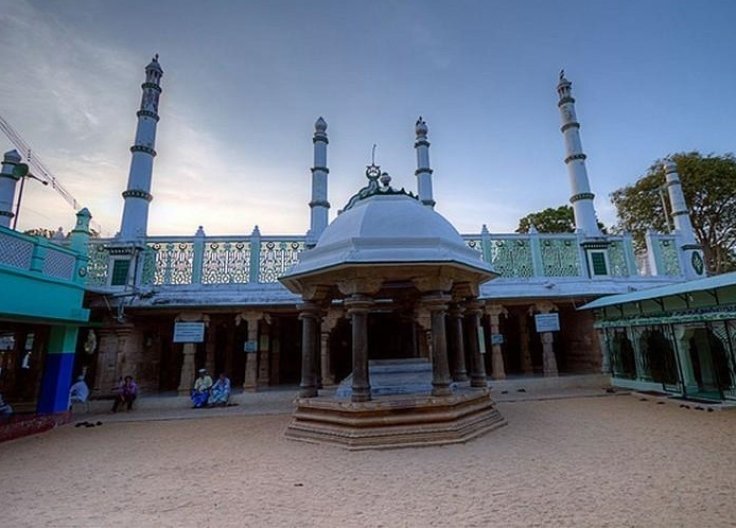 #MosquesofIndia, trended by Islamists, reveals a few more Hindu Temples on which mosques stand today