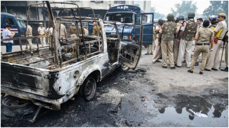 Delhi: Alertness of cops prevented 150 criminals from escaping during the clash between police and lawyers in Tis Hazari court
