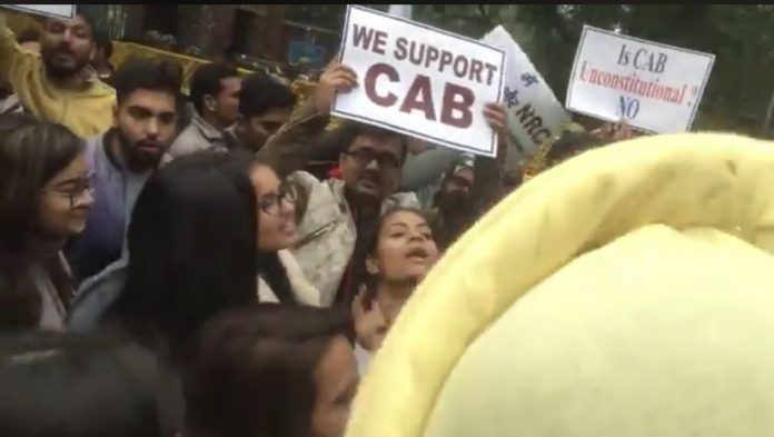 DU students chant azaadi slogans mocking the jihadist rioters at Jamia Millia University
