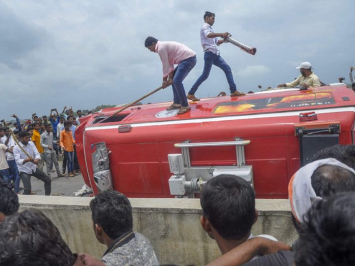 anti-CAA protestors in Maharashtra pelted stones at buses and damaged public property