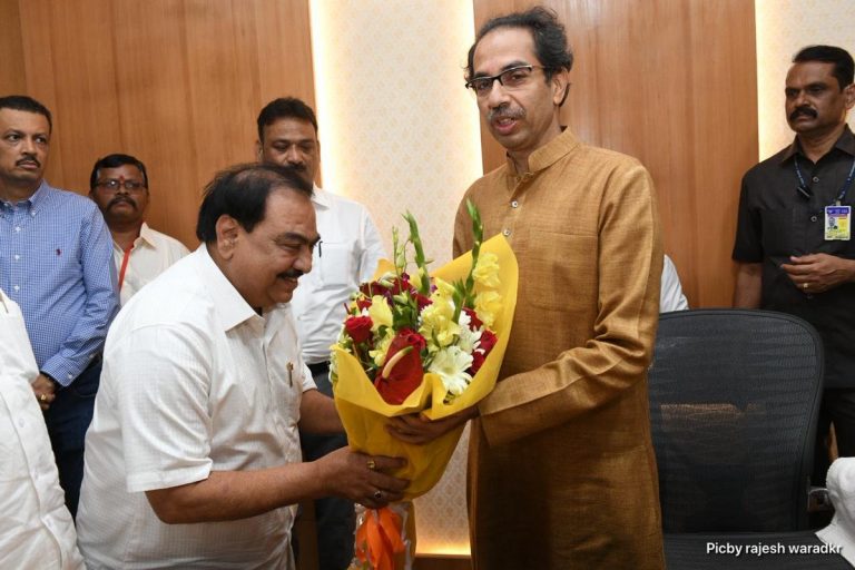 Maharashtra: Amidst political turmoil, senior BJP leader Eknath Khadse meets CM Uddhav Thackeray, denies rumours of quitting BJP