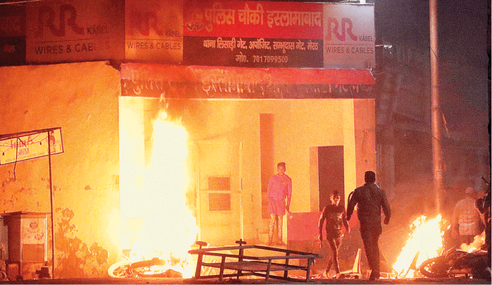 25 RAF soldiers were trapped inside Islamabad police station before setting it on fire by the violent anti-CAA rioters in Meerut