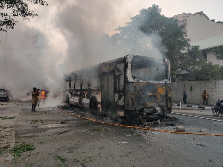 Delhi: ‘Hinduon se Azadi’ slogans raised at Jamia Nagar where anti-CAB protesters set buses on fire