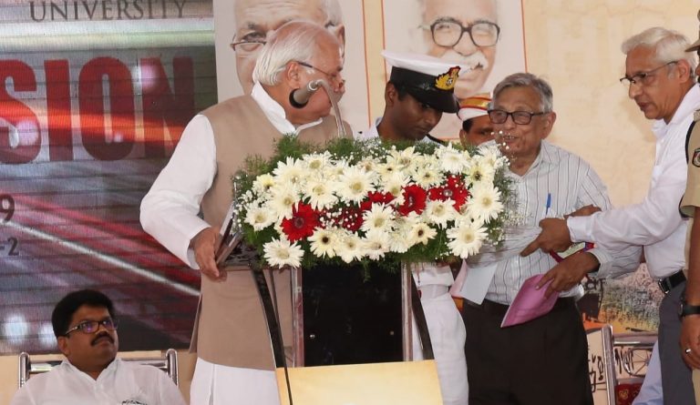 Not Abul Kalam Azad, quote Godse: Leftist historian Irfan Habib tries to physically heckle Kerala Guv Arif Mohammad Khan over CAA