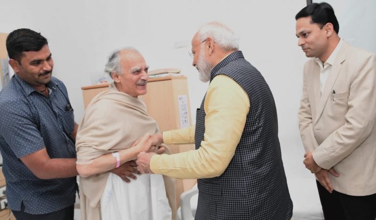 PM Modi pays surprise visit to former union minister Arun Shourie at Pune hospital