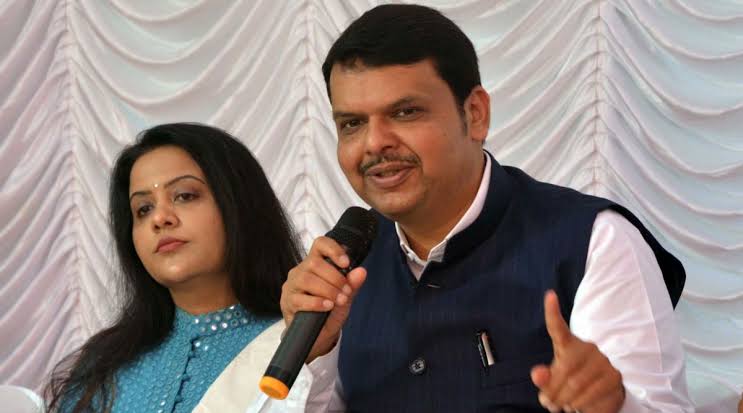 Fake News peddlers again lie about Amruta Fadnavis, claim Axis Bank wrongly benefited due to her being wife of former Maharashtra CM