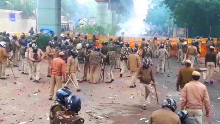Watch: Protests against CAB in Jamia Millia Islamia turn violent amidst chants of Allaho Akbar, Nara-e-Taqbeer and La ilahi illilah