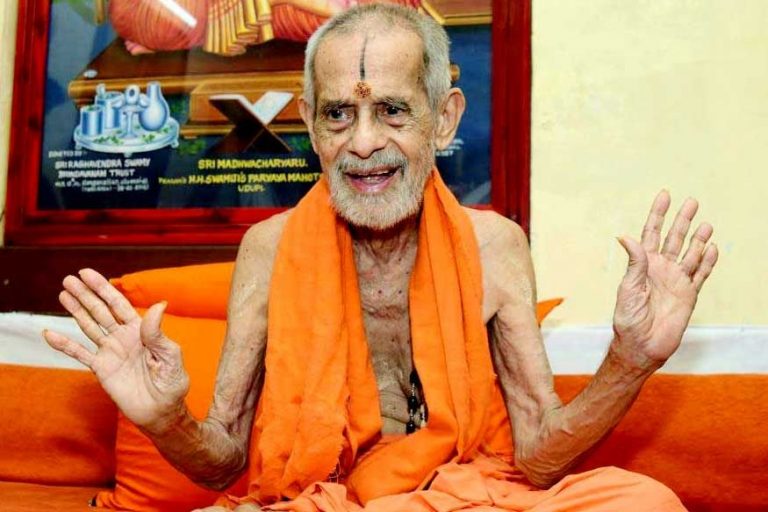Karnataka: Pejavara Matha Seer Sri Sri Vishwesha Teertha Swamiji passes away in Udupi